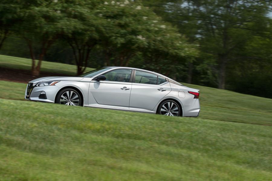  Nissan Altima SR 2018 года  (фото 2 из 19)